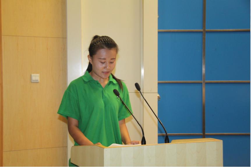 汽营1503班单婧代表老生发言