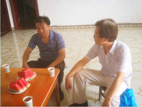 走访教师与家长促膝长谈