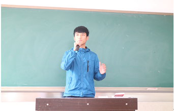 同学们热情的歌唱