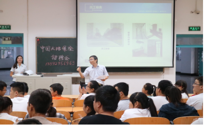 郭经理现场解答同学们疑惑