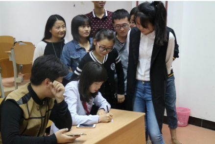 现场登记有意向同学信息