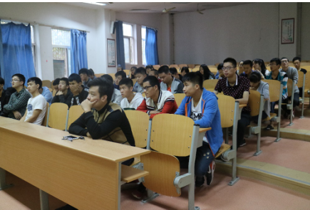 参加招聘会的同学