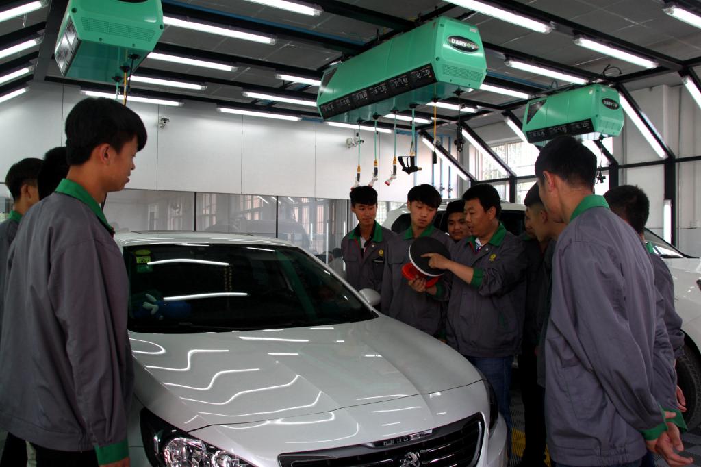 汽车美容中心+学生